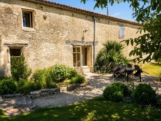 Château vente à Asnières-la-Giraud, Charente-Maritime