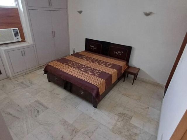 Property for rent in Deri