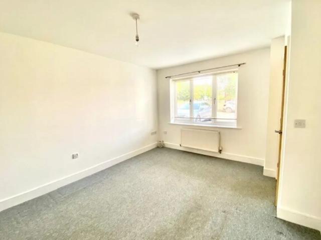 Townhouse for rent in Worsbrough, South Yorkshire