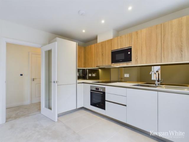 Apartment for rent in Daws Hill, Cressex