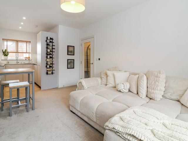 Apartment for rent in Daws Hill, Cressex