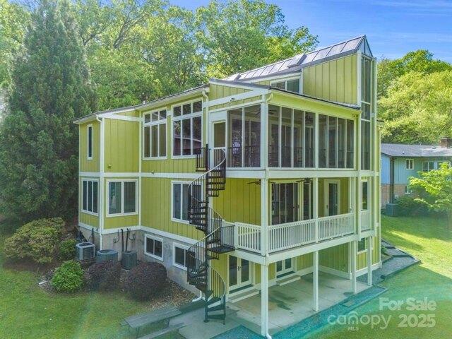 House for sale in Flat Rock