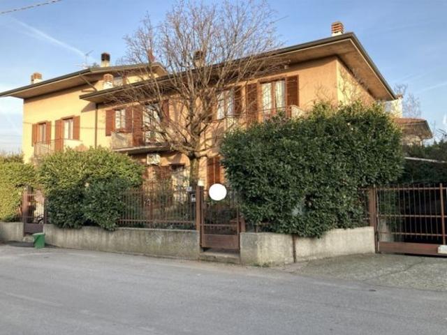 Villa Indipendente in vendita a Paderno, Seriate