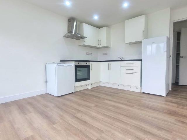 Apartment for rent in Harrow Weald, Greater London