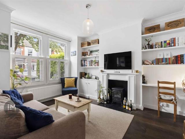 Apartment for rent in Southfields, Greater London