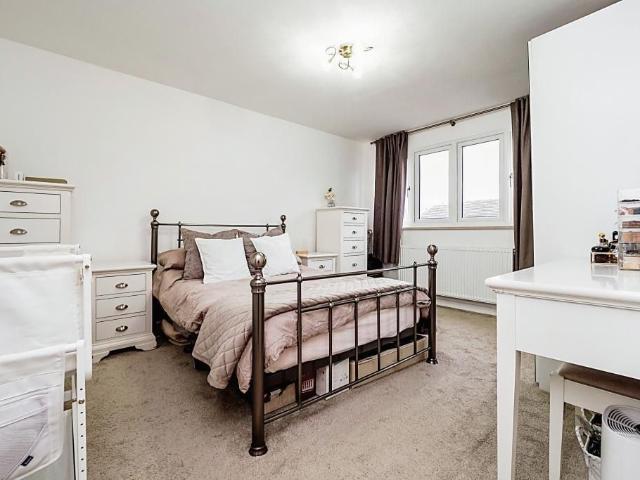 House for rent in Elm Park, Greater London