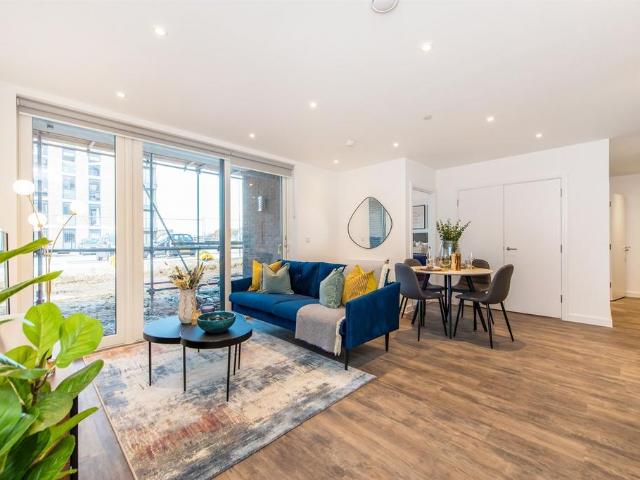 Apartment for rent in Beam Park, Greater London