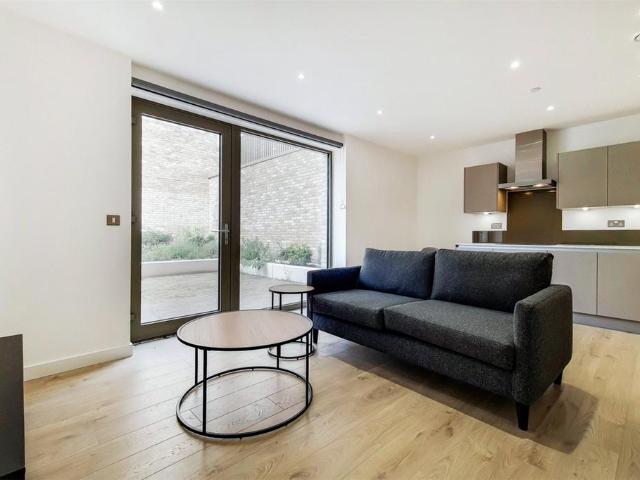 Apartment for rent in Reach, Greater London