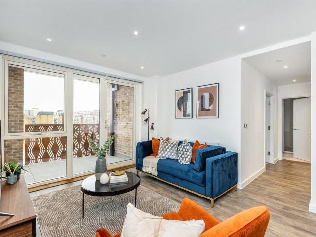 Apartment for rent in Roding Riverside, Greater London