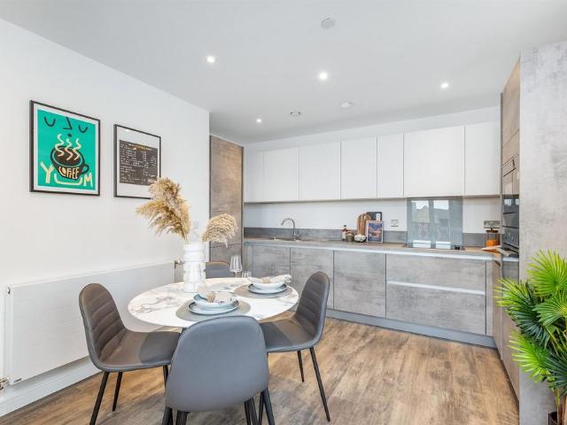 Apartment for rent in Roding Riverside, Greater London