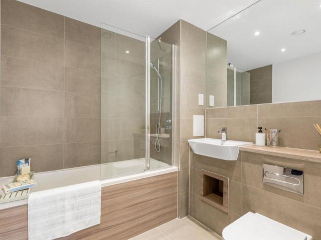 Apartment for rent in Roding Riverside, Greater London