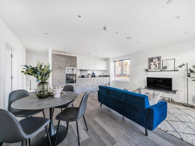 Apartment for rent in Roding Riverside, Greater London