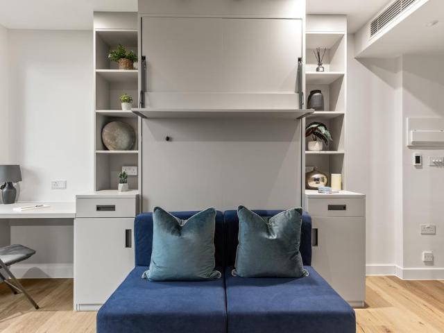 Apartment for rent in London Borough of Ealing, Park Royal