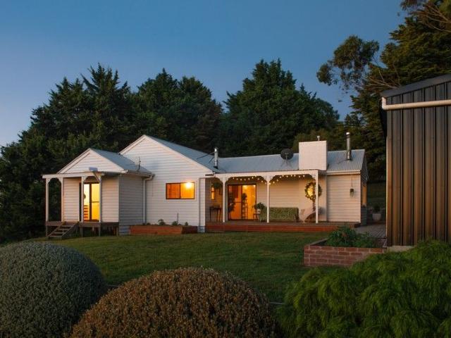 Cottage for sale in Foster, Victoria