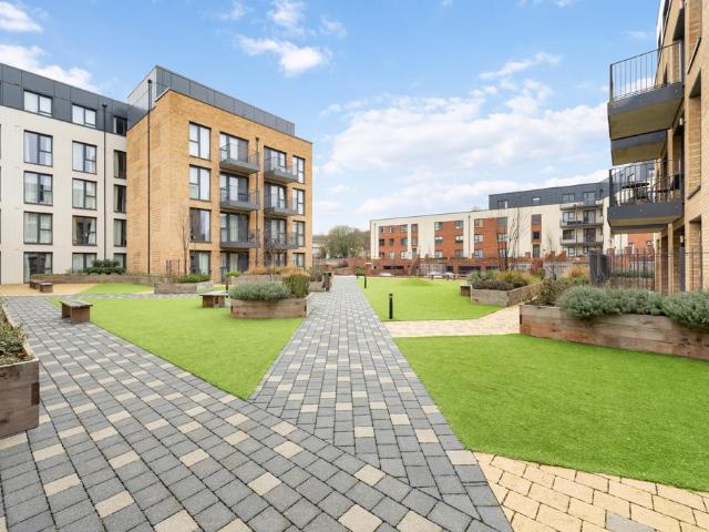 Apartment for rent in Daws Hill, Cressex