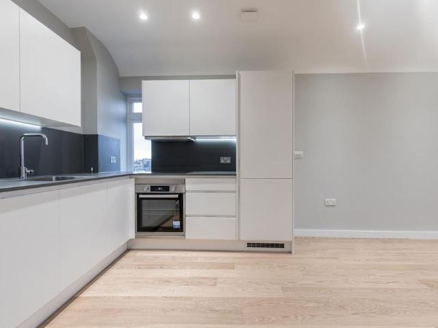 Apartment for rent in West Kensington, Greater London