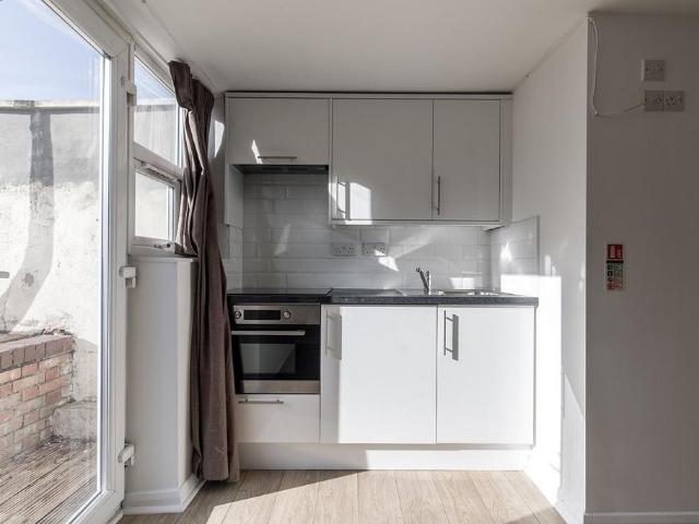 Apartment for rent in West Kensington, Greater London
