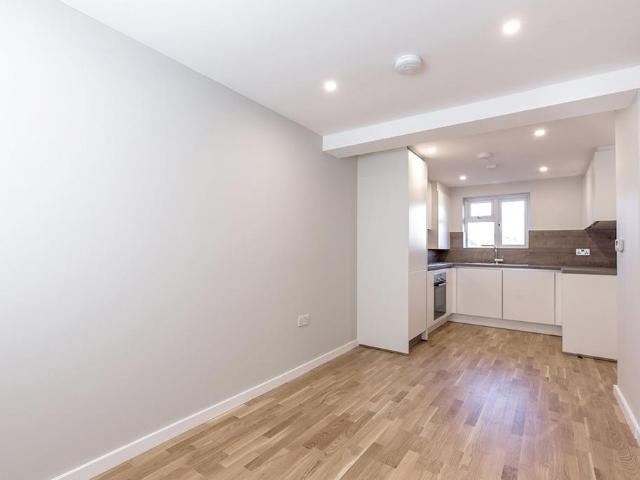 Apartment for rent in Carterhatch, Greater London