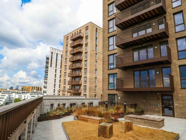 Apartment for rent in Silvertown, Greater London