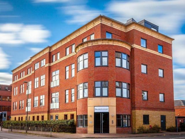 Apartment for rent in Heol-las, Surrey