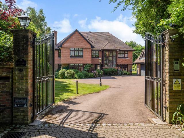 House for rent in Oxshott, Elmbridge