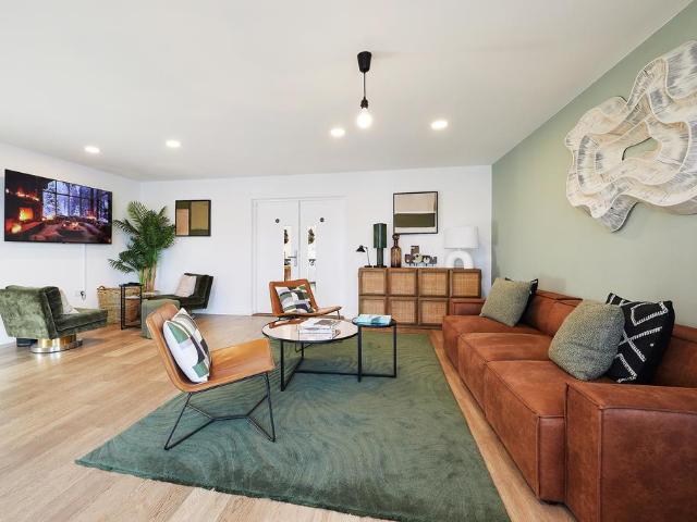 Apartment for rent in Ashley Park, Surrey