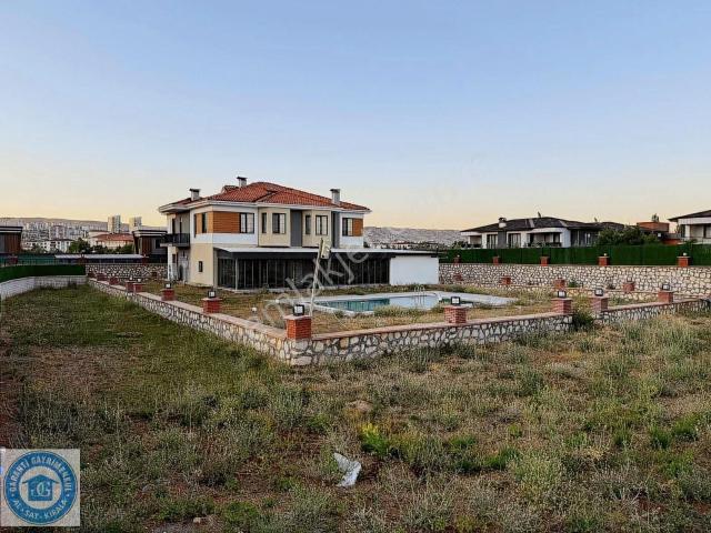 Elazığ Merkez içerisinde satılık Villa