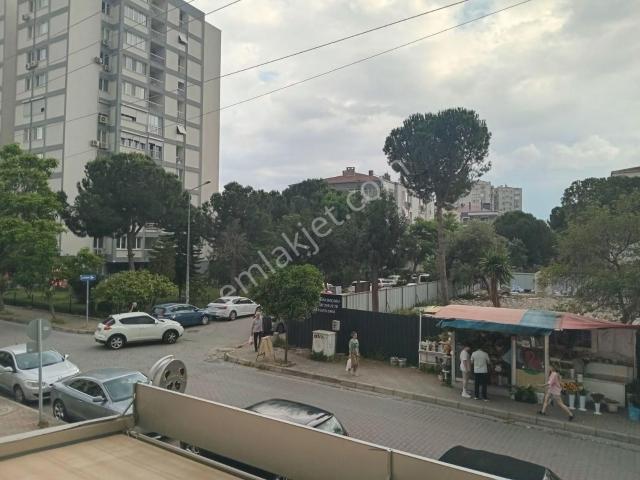 Karşiyaka, İzmir içerisinde kiralık mülk