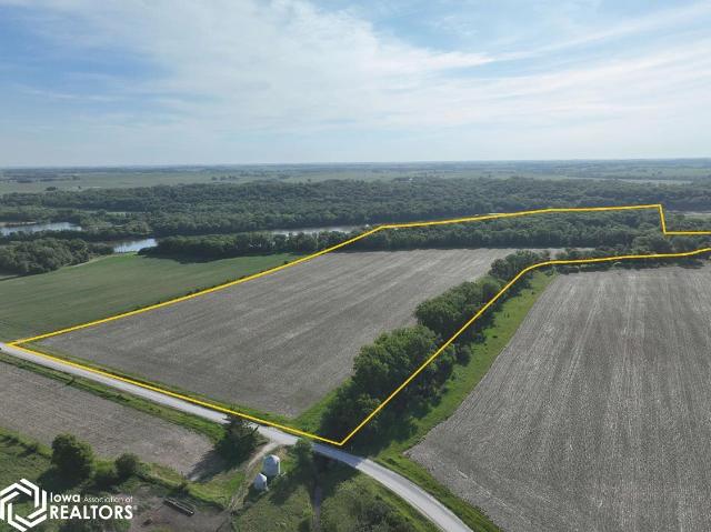 Farm for sale in Cedar, Iowa