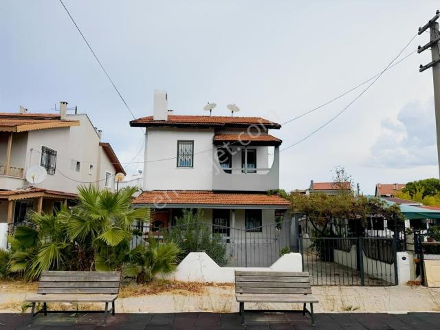 Atatürk Mahallesi, Urla içerisinde satılık Villa