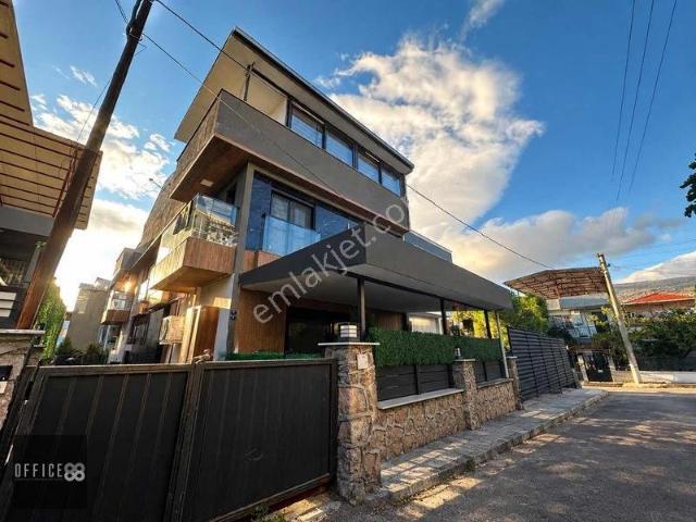 Atatürk Mahallesi, Bornova içerisinde satılık Villa