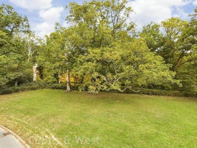 House for sale in Woodhatch, Red Hill