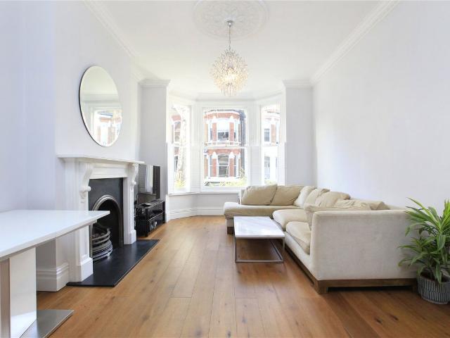 Apartment for rent in Stockwell Park, Greater London