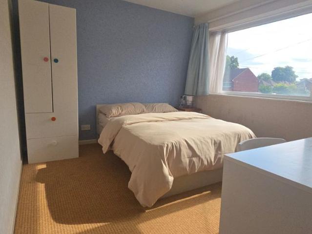Room for rent in Lower Halliford, Surrey