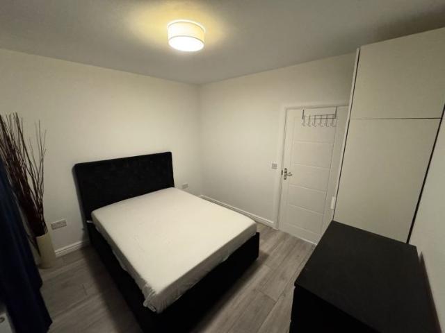 Apartment for rent in Clayhall, Greater London