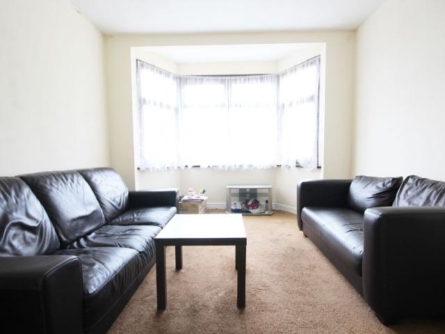Apartment for rent in Clayhall, Greater London