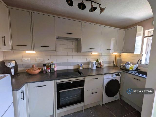 Apartment for rent in Red Hill, Surrey