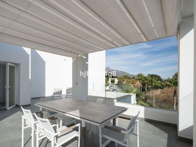 Ático en venta en Nueva Andalucía, Costa del Sol Occidental