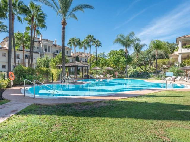 Ático en venta en Nueva Andalucía, Costa del Sol Occidental