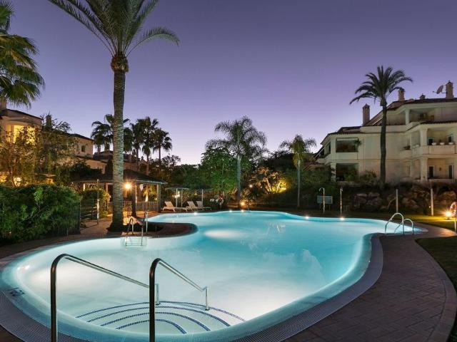 Ático en venta en Nueva Andalucía, Costa del Sol Occidental