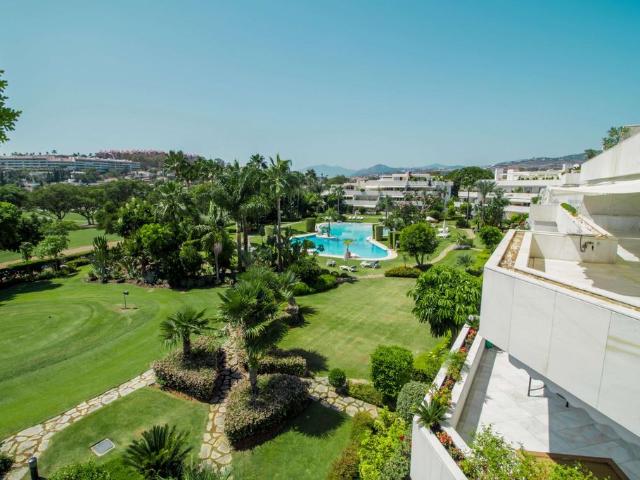Ático en venta en Nueva Andalucía, Costa del Sol Occidental