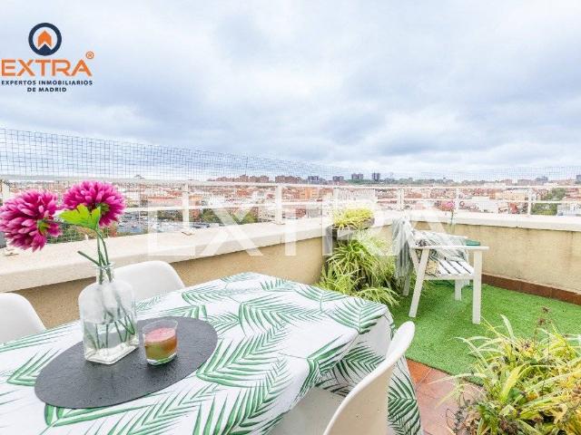 Ático en venta en Madrid, Cortes