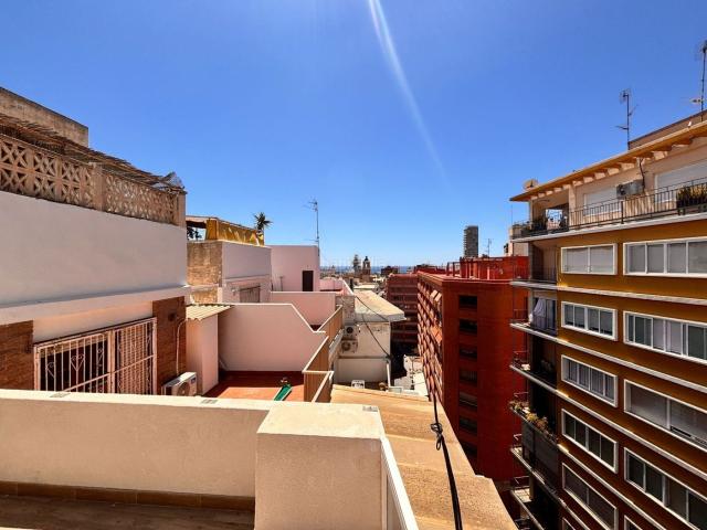Ático en venta en Casco Antiguo - Santa Cruz - Ayuntamiento, l'Alacantí