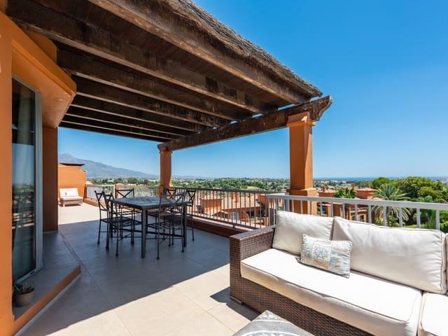 Ático en venta en Vistalaya Villas, Estepona