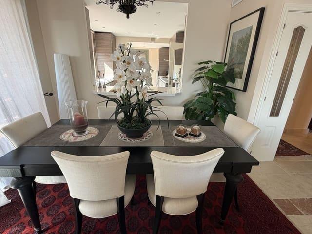 Ático en venta en Vistalaya Villas, Estepona