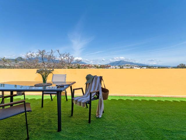 Ático en venta en Barriada Islas Canarias, Estepona