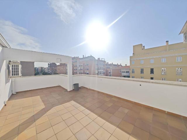 Ático en venta en Madrid, Cortes