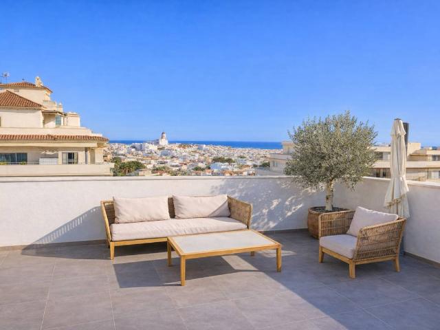 Ático en venta en Barriada Islas Canarias, Costa del Sol Occidental