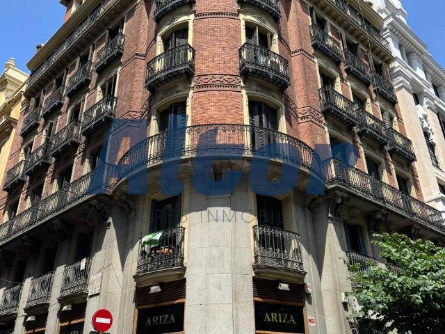 Ático en venta en Madrid, Cortes