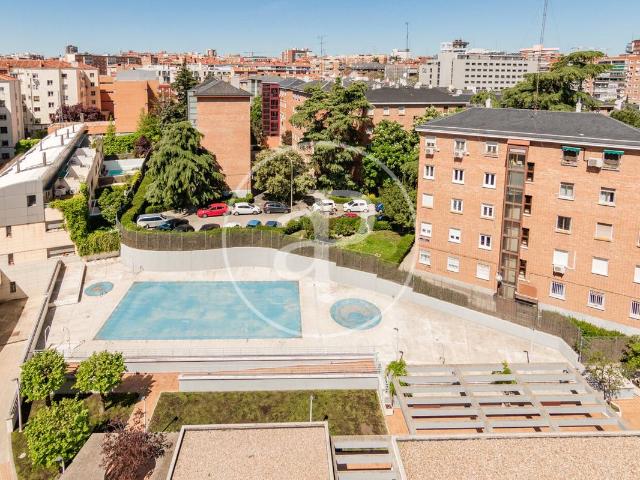 Ático en venta en Madrid, Cortes